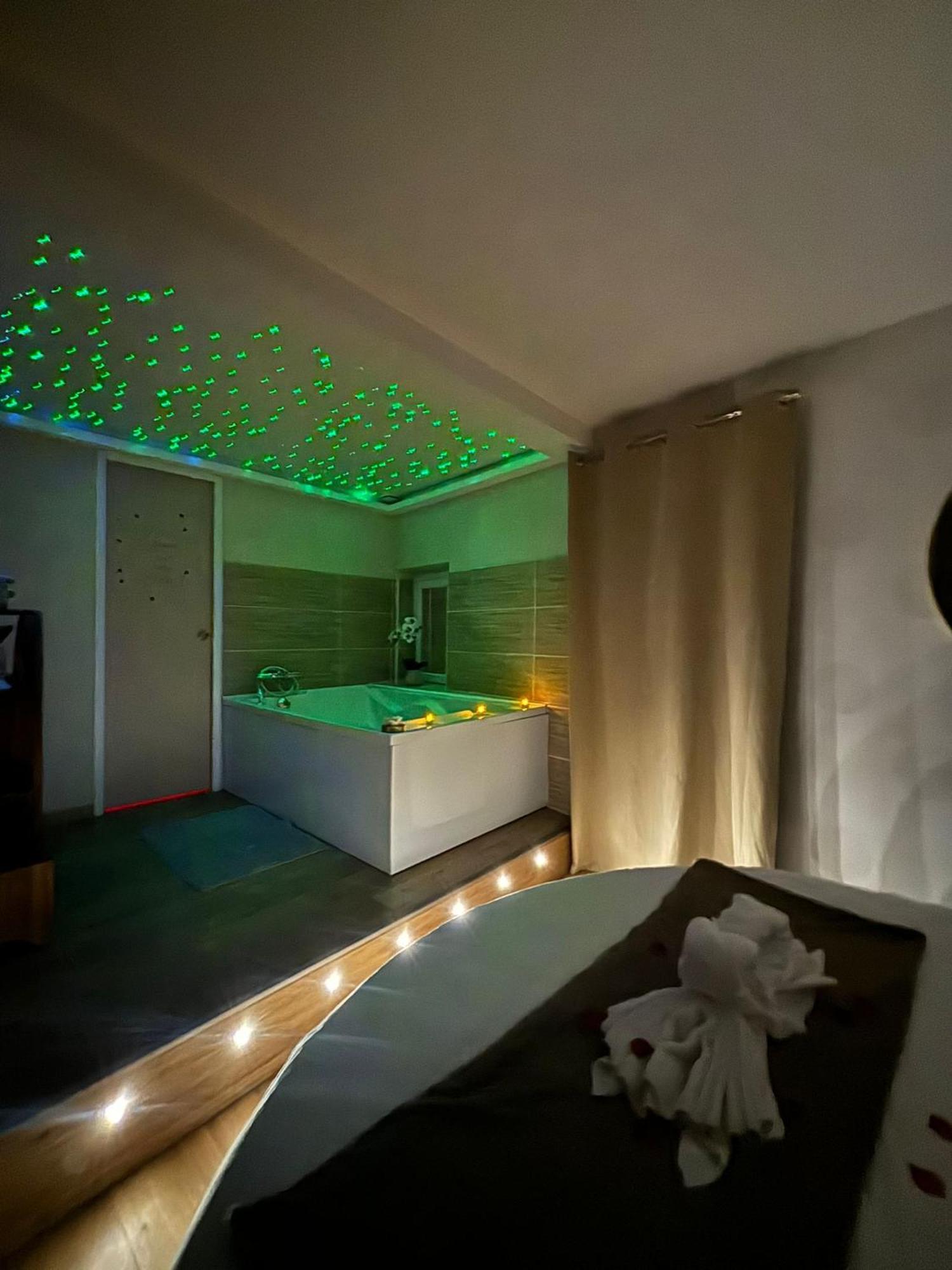 Studio Love Room Spa Baignoire Double La Ciotat Centre Port Exterior photo