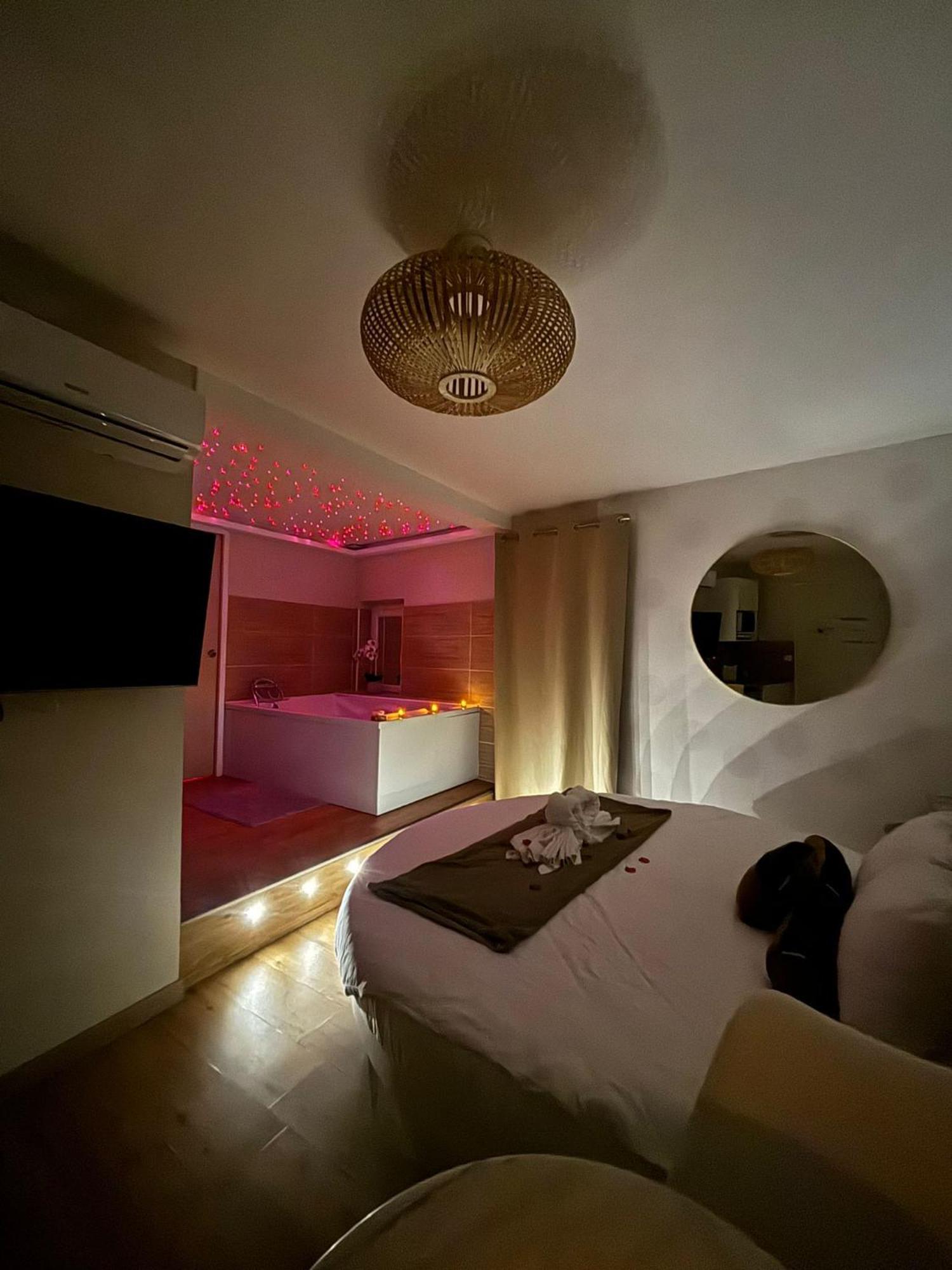 Studio Love Room Spa Baignoire Double La Ciotat Centre Port Exterior photo